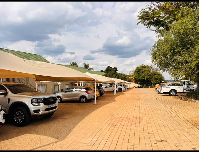 1 BEDROOM TOWNHOUSE FOR SALE IN MORELETA PARK